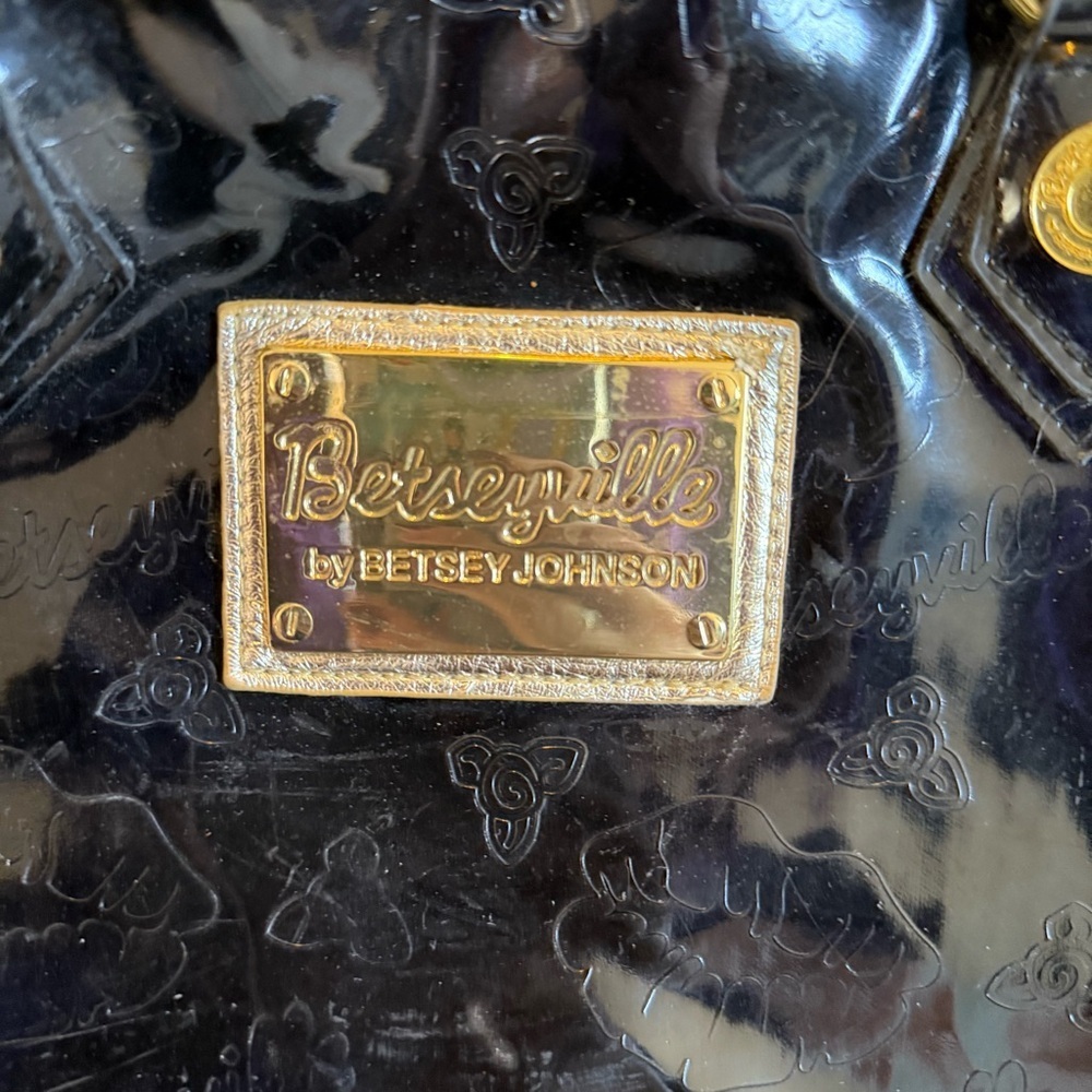 Betseyville Betsey Johnson patent vegan leather embossed travel bag - Picture 3 of 12